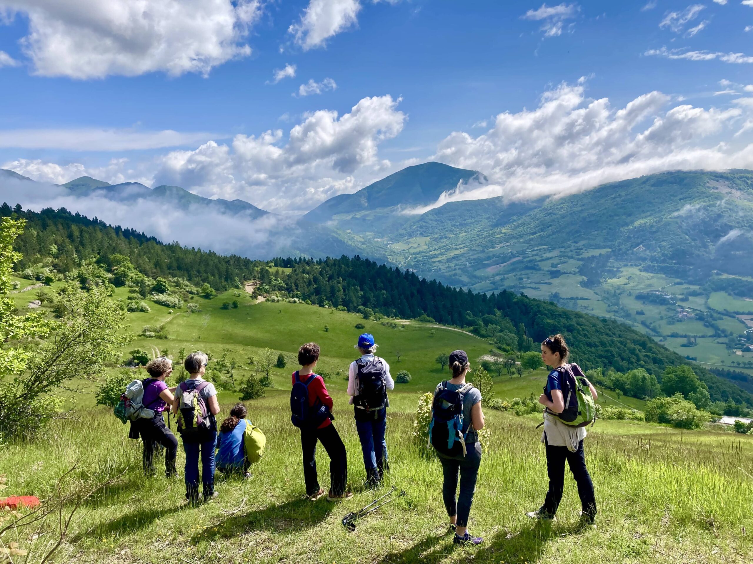 Immersion dans la nature avec des randonnées lors des séjour retraite de yoga dans la Drôme